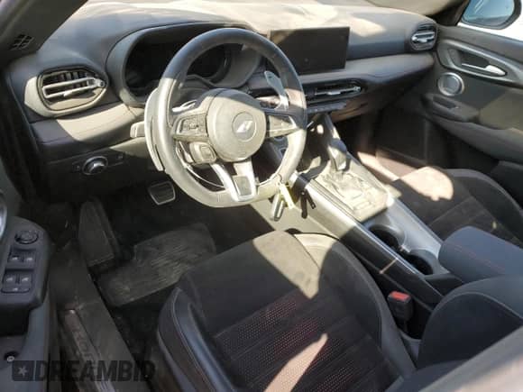 2024 Dodge Hornet R/T Plus z VIN ZACPDFDWXR3A10439, wystawiony jako Copart lot #89158805 z przebiegiem 614 mil mil oraz Szkoda całkowita • Salvage title. Historia ofert i sprzedaży dostępna na DreamBid. Obrazek 8.