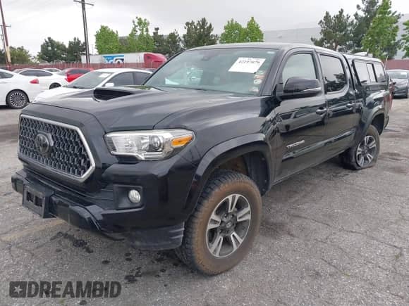 2018 Toyota Tacoma SR5 с VIN 3TMBZ5DN8JM015331, выставлен на аукционе IAAI как лот 42197079 с пробегом 84 035 миль миль и . История ставок и продаж доступна на DreamBid. Изображение 2.