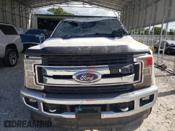 2018 Ford F-250 XL with VIN 1FT7W2B61JEB59768, listed as a Copart auction lot 82266435 with 220,401 mi miles and Salvage title. Bid and sale history available at DreamBid. Image 5.