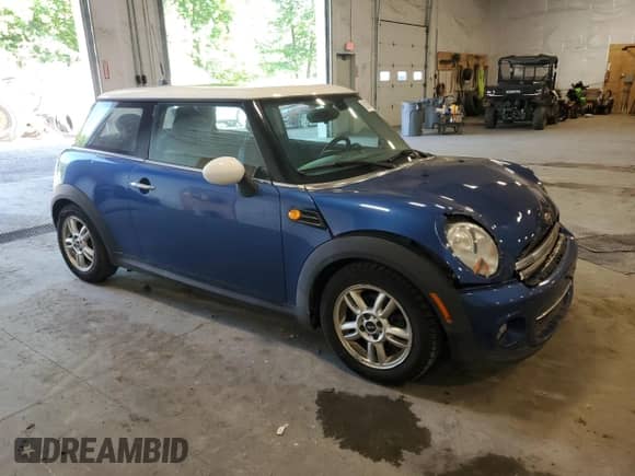 2013 MINI Hardtop with VIN WMWSU3C54DT686969, listed as a Copart auction lot 62160145 with 100,636 mi miles and Clean title. Bid and sale history available at DreamBid. Image 4.