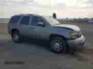 2007 Chevrolet Tahoe LTZ z VIN 1GNFK13087R404618, wystawiony jako Copart lot #71642725 z przebiegiem 219 920 mil mil oraz Szkoda całkowita • Salvage title. Historia ofert i sprzedaży dostępna na DreamBid. Obrazek 4.