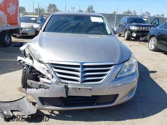 2011 Hyundai Genesis z VIN KMHGC4DE0BU121346, wystawiony jako IAAI lot #42842642 z przebiegiem 147 437 mil mil oraz . Historia ofert i sprzedaży dostępna na DreamBid. Obrazek 13.