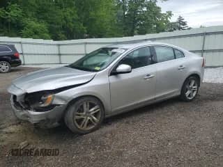 2015 Volvo S60 T5 Premier с VIN YV1612TB2F2300114, выставлен на аукционе Copart как лот 61151915 с пробегом 157 502 миль миль и Списание • Salvage title. История ставок и продаж доступна на DreamBid. Изображение 1.