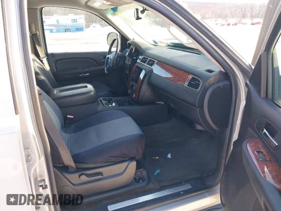 2007 Chevrolet Avalanche 3LT z VIN 3GNEC120X7G288249, wystawiony jako IAAI lot #41372185 z przebiegiem 254 319 mil mil oraz . Historia ofert i sprzedaży dostępna na DreamBid. Obrazek 5.