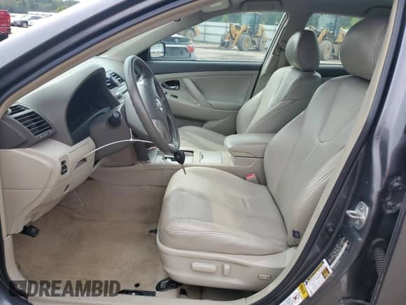 2010 Toyota Camry XLE z VIN 4T1BF3EK3AU035804, wystawiony jako Copart lot #70759305 z przebiegiem 146 929 mil mil oraz Szkoda całkowita • Salvage title. Historia ofert i sprzedaży dostępna na DreamBid. Obrazek 7.