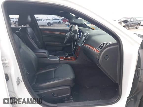 2014 Chrysler 300 с VIN 2C3CCARG3EH249426, выставлен на аукционе IAAI как лот 42741582 с пробегом 178 965 миль миль и . История ставок и продаж доступна на DreamBid. Изображение 5.