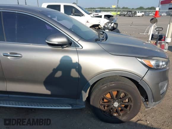 2016 Kia Sorento LX with VIN 5XYPG4A34GG041505, listed as a IAAI auction lot 42820916 with 211,799 mi miles and . Bid and sale history available at DreamBid. Image 18.