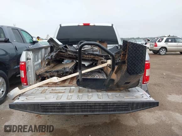 2018 Ford F-150 XL с VIN 1FTEW1CP6JKC08764, выставлен на аукционе IAAI как лот 43106030 с пробегом 142 709 миль миль и . История ставок и продаж доступна на DreamBid. Изображение 16.