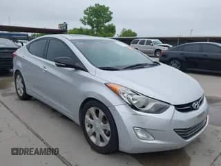 2013 Hyundai Elantra GLS z VIN KMHDH4AE9DU627379, wystawiony jako IAAI lot #42373848 z przebiegiem 122 490 mil mil oraz . Historia ofert i sprzedaży dostępna na DreamBid. Obrazek 1.