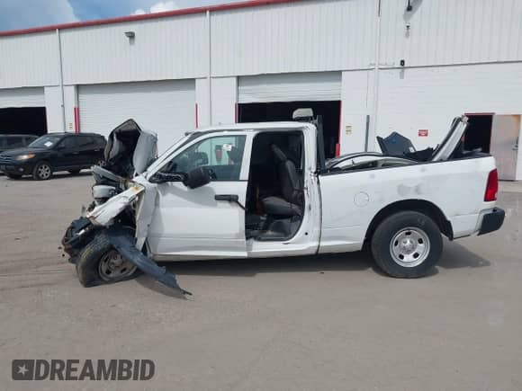 2022 Ram 1500 Tradesman z VIN 1C6RR6FG7NS152364, wystawiony jako IAAI lot #38275780 z przebiegiem Nie podano mil oraz . Historia ofert i sprzedaży dostępna na DreamBid. Obrazek 15.