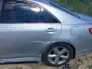 2011 Toyota Camry LE z VIN 4T1BF3EK8BU122633, wystawiony jako IAAI lot #43528463 z przebiegiem 188 058 mil mil oraz . Historia ofert i sprzedaży dostępna na DreamBid. Obrazek 6.