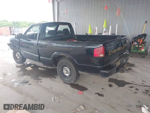 2002 Chevrolet S-10 с VIN 1GCCS145228122561, выставлен на аукционе IAAI как лот 42464842 с пробегом 375 630 миль миль и . История ставок и продаж доступна на DreamBid. Изображение 3.