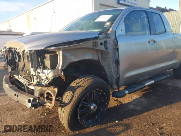 2007 Toyota Tundra SR5 z VIN 5TFBV541X7X008991, wystawiony jako IAAI lot #43411623 z przebiegiem 138 236 mil mil oraz . Historia ofert i sprzedaży dostępna na DreamBid. Obrazek 6.