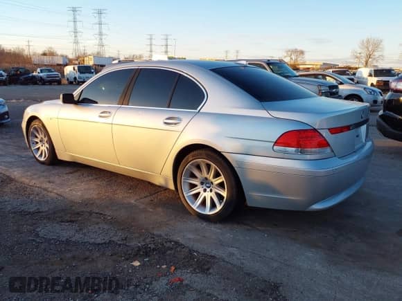 2003 BMW 7 Series 745i с VIN WBAGL63403DP64514, выставлен на аукционе IAAI как лот 41045246 с пробегом 111 000 миль миль и . История ставок и продаж доступна на DreamBid. Изображение 3.