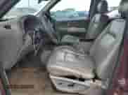 2004 Chevrolet TrailBlazer LS z VIN 1GNDS13S842317377, wystawiony jako Copart lot #82035225 z przebiegiem 261 074 mil mil oraz Czysty tytuł • Clean title. Historia ofert i sprzedaży dostępna na DreamBid. Obrazek 7.