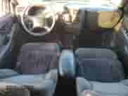 2001 Chevrolet Blazer LS z VIN 1GNCT18W51K123809, wystawiony jako Copart lot #86491294 z przebiegiem 211 514 mil mil oraz Szkoda całkowita • Salvage title. Historia ofert i sprzedaży dostępna na DreamBid. Obrazek 8.