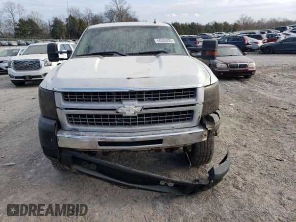 2008 Chevrolet Silverado 3500HD SRW Work Truck z VIN 1GCHC33K48F100412, wystawiony jako Copart lot #44030635 z przebiegiem 275 913 mil mil oraz Szkoda całkowita • Salvage title. Historia ofert i sprzedaży dostępna na DreamBid. Obrazek 5.
