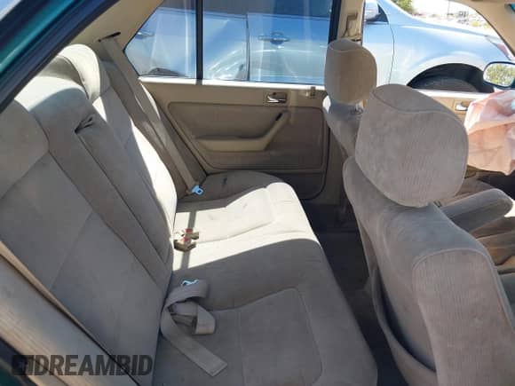 1993 Honda Accord z VIN 1HGCB7650PA172876, wystawiony jako IAAI lot #42397897 z przebiegiem 182 032 mil mil oraz . Historia ofert i sprzedaży dostępna na DreamBid. Obrazek 8.