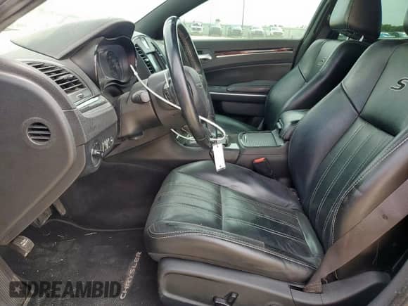 2018 Chrysler 300 S z VIN 2C3CCABG3JH266733, wystawiony jako Copart lot #71103235 z przebiegiem 87 985 mil mil oraz Szkoda całkowita • Salvage title. Historia ofert i sprzedaży dostępna na DreamBid. Obrazek 7.