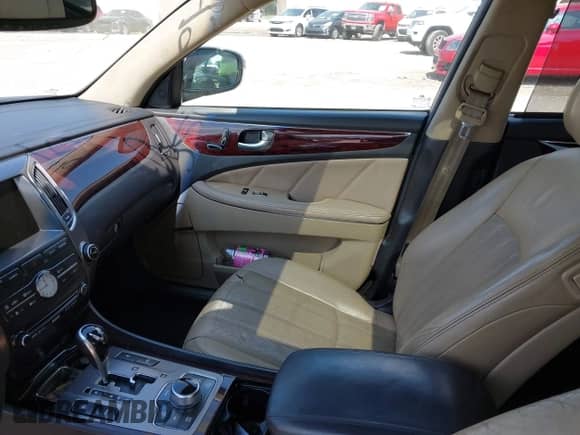 2011 Hyundai Equus Ultimate z VIN KMHGH4JF0BU029409, wystawiony jako IAAI lot #42560301 z przebiegiem 183 006 mil mil oraz . Historia ofert i sprzedaży dostępna na DreamBid. Obrazek 5.