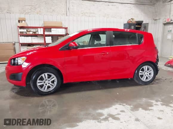 2014 Chevrolet Sonic LT z VIN 1G1JD6SH8E4164720, wystawiony jako IAAI lot #43169999 z przebiegiem 91 833 mil mil oraz . Historia ofert i sprzedaży dostępna na DreamBid. Obrazek 15.