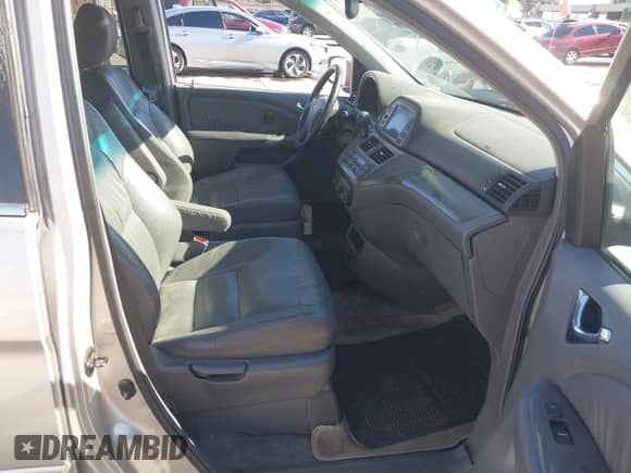 2006 Honda Odyssey Touring с VIN 5FNRL38806B090111, выставлен на аукционе IAAI как лот 43520354 с пробегом 174 380 миль миль и . История ставок и продаж доступна на DreamBid. Изображение 5.