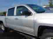 2017 Chevrolet Silverado 1500 LT z VIN 3GCUKREC2HG182455, wystawiony jako IAAI lot #43266860 z przebiegiem 117 748 mil mil oraz . Historia ofert i sprzedaży dostępna na DreamBid. Obrazek 13.