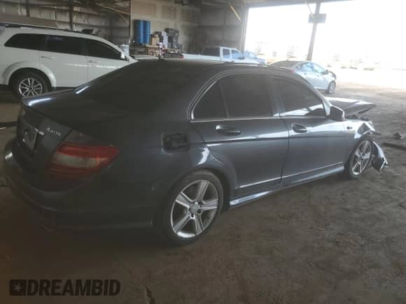 2011 Mercedes-Benz C 300 Sport z VIN WDDGF8BB9BR156620, wystawiony jako Copart lot #85913575 z przebiegiem Nie podano mil oraz Szkoda całkowita • Salvage title. Historia ofert i sprzedaży dostępna na DreamBid. Obrazek 3.