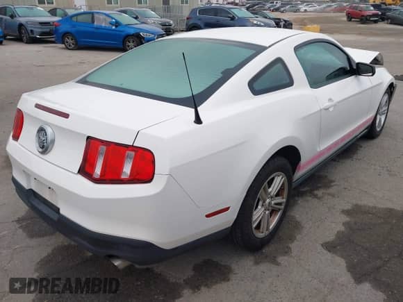 2010 Ford Mustang V6 с VIN 1ZVBP8AN5A5146148, выставлен на аукционе IAAI как лот 43361975 с пробегом 91 063 миль миль и . История ставок и продаж доступна на DreamBid. Изображение 4.