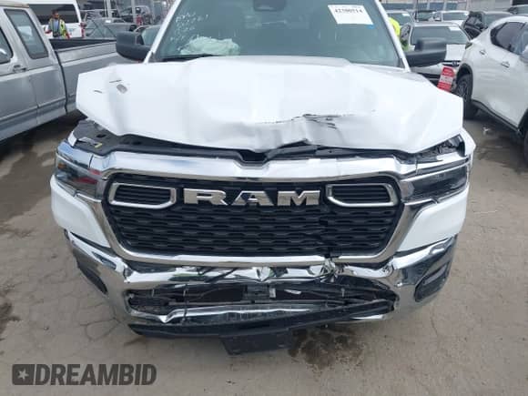 2025 Ram 1500 Big Horn z VIN 1C6RREFG1SN504598, wystawiony jako IAAI lot #42380514 z przebiegiem 7 657 mil mil oraz . Historia ofert i sprzedaży dostępna na DreamBid. Obrazek 6.