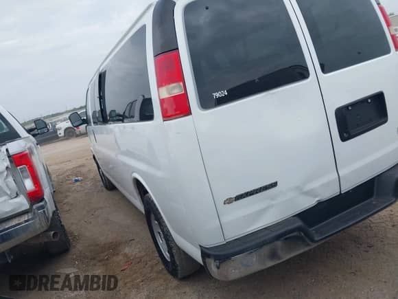2017 Chevrolet Express Passenger LT with VIN 1GAZGPFG6H1203750, listed as a IAAI auction lot 42782626 with 193,843 mi miles and . Bid and sale history available at DreamBid. Image 3.