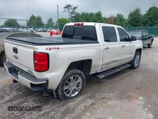2015 Chevrolet Silverado 1500 High Country z VIN 3GCUKTEC4FG306252, wystawiony jako IAAI lot #42413393 z przebiegiem 81 710 mil mil oraz . Historia ofert i sprzedaży dostępna na DreamBid. Obrazek 4.
