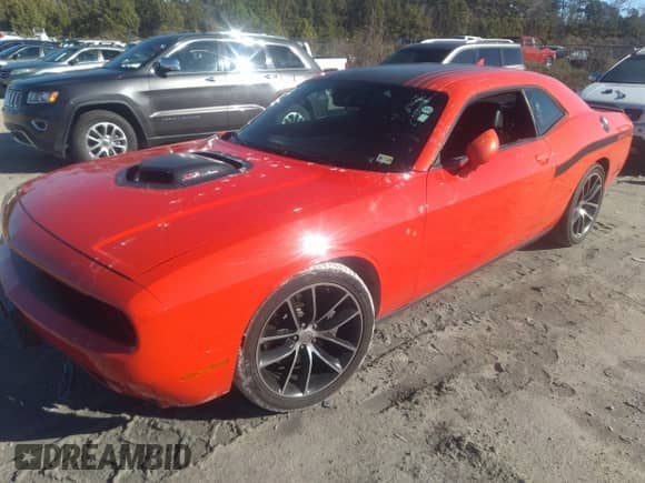 2016 Dodge Challenger R/T Scat Pack z VIN 2C3CDZFJ8GH351819, wystawiony jako IAAI lot #41196415 z przebiegiem 113 311 mil mil oraz . Historia ofert i sprzedaży dostępna na DreamBid. Obrazek 17.