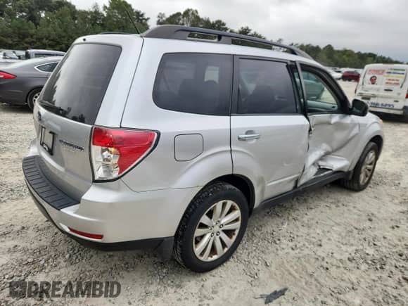 2011 Subaru Forester X Limited z VIN JF2SHAFC2BH714131, wystawiony jako Copart lot #81920565 z przebiegiem 121 537 mil mil oraz Szkoda całkowita • Salvage title. Historia ofert i sprzedaży dostępna na DreamBid. Obrazek 3.