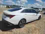 2024 Hyundai Elantra SEL z VIN KMHLS4DG7RU700606, wystawiony jako Copart lot #69964995 z przebiegiem 29 256 mil mil oraz Szkoda całkowita • Salvage title. Historia ofert i sprzedaży dostępna na DreamBid. Obrazek 3.