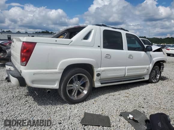 2006 Chevrolet Avalanche LS с VIN 3GNEC12Z26G116021, выставлен на аукционе Copart как лот 65803825 с пробегом 240 209 миль миль и Списание • Salvage title. История ставок и продаж доступна на DreamBid. Изображение 3.