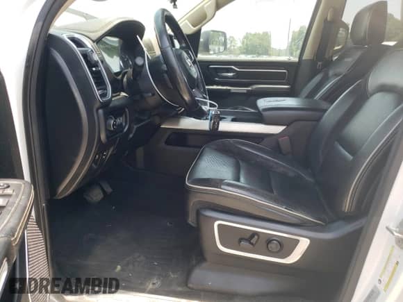 2019 Ram 1500 Laramie z VIN 1C6SRFDT0KN843232, wystawiony jako Copart lot #61789955 z przebiegiem 98 301 mil mil oraz Szkoda całkowita • Salvage title. Historia ofert i sprzedaży dostępna na DreamBid. Obrazek 7.