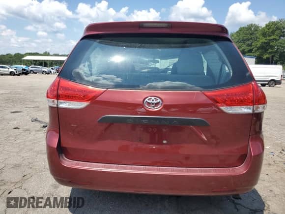 2011 Toyota Sienna с VIN 5TDKA3DC0BS001516, выставлен на аукционе Copart как лот 65791815 с пробегом 170 674 миль миль и Списание • Salvage title. История ставок и продаж доступна на DreamBid. Изображение 6.