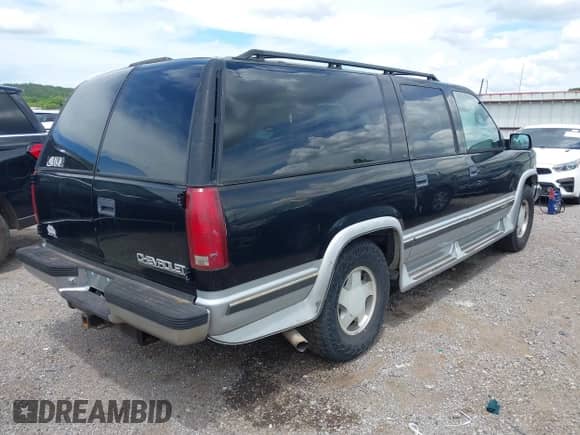 1996 Chevrolet Suburban z VIN 1GNFK16R8TJ404685, wystawiony jako IAAI lot #42638991 z przebiegiem 294 053 mil mil oraz . Historia ofert i sprzedaży dostępna na DreamBid. Obrazek 4.