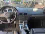 2008 Mercedes-Benz C 300 Sport с VIN WDDGF81X98F107067, выставлен на аукционе Copart как лот 82118905 с пробегом 227 333 миль миль и Чистый • Clean title. История ставок и продаж доступна на DreamBid. Изображение 9.