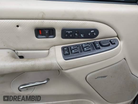 2004 Cadillac Escalade z VIN 1GYEK63N84R287562, wystawiony jako IAAI lot #43278263 z przebiegiem 201 573 mil mil oraz . Historia ofert i sprzedaży dostępna na DreamBid. Obrazek 13.