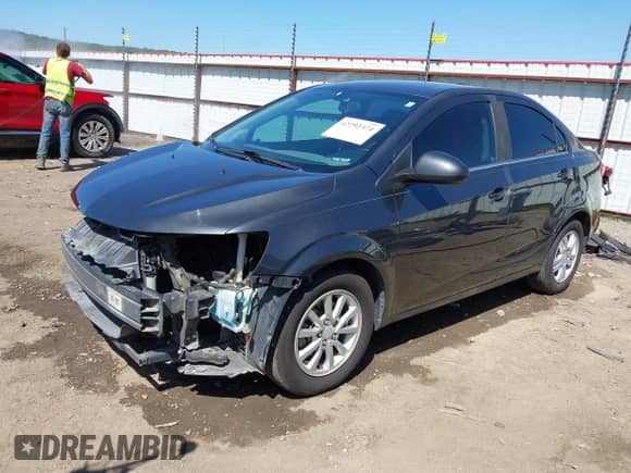 2018 Chevrolet Sonic LT с VIN 1G1JD5SH3J4103294, выставлен на аукционе IAAI как лот 42292374 с пробегом 123 897 миль миль и . История ставок и продаж доступна на DreamBid. Изображение 2.