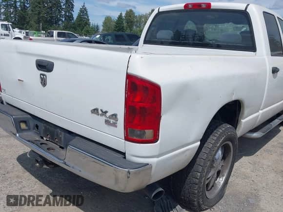 2004 Dodge 1500 SLT z VIN 1D7HU18N64S530597, wystawiony jako IAAI lot #42595813 z przebiegiem 191 950 mil mil oraz . Historia ofert i sprzedaży dostępna na DreamBid. Obrazek 6.