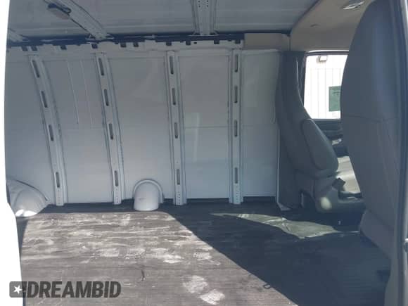 2025 Chevrolet Express Cargo с VIN 1GCWGBFP0S1214067, выставлен на аукционе IAAI как лот 43378777 с пробегом 10 995 миль миль и . История ставок и продаж доступна на DreamBid. Изображение 8.