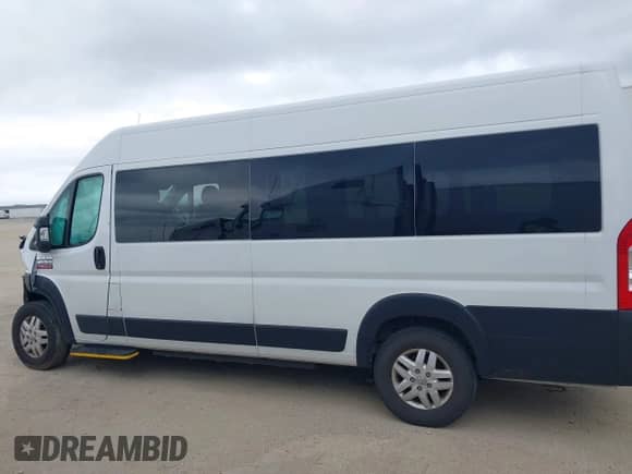 2020 Ram ProMaster z VIN 3C6URVUG1LE113972, wystawiony jako IAAI lot #42729990 z przebiegiem 45 177 mil mil oraz . Historia ofert i sprzedaży dostępna na DreamBid. Obrazek 14.