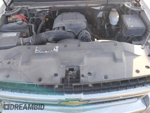 2008 Chevrolet Silverado 2500HD Work Truck z VIN 1GCHC24K88E110231, wystawiony jako IAAI lot #42913597 z przebiegiem 336 989 mil mil oraz . Historia ofert i sprzedaży dostępna na DreamBid. Obrazek 10.