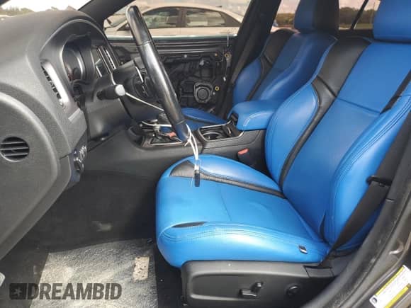 2020 Dodge Charger R/T z VIN 2C3CDXCT5LH162842, wystawiony jako Copart lot #86049425 z przebiegiem 61 142 mil mil oraz Szkoda całkowita • Salvage title. Historia ofert i sprzedaży dostępna na DreamBid. Obrazek 7.