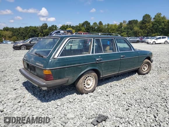 1983 Mercedes-Benz 300 с VIN WDBAB93A6DN014449, выставлен на аукционе Copart как лот 80198125 с пробегом 277 776 миль миль и Списание • Salvage title. История ставок и продаж доступна на DreamBid. Изображение 3.