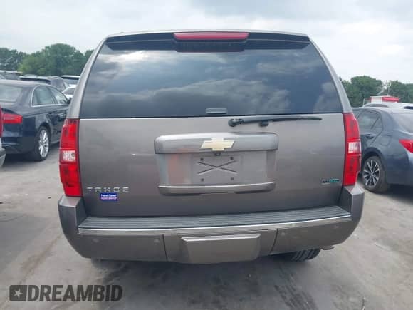 2011 Chevrolet Tahoe LTZ z VIN 1GNSCCE08BR394055, wystawiony jako IAAI lot #42171847 z przebiegiem 112 163 mil mil oraz . Historia ofert i sprzedaży dostępna na DreamBid. Obrazek 16.
