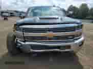 2019 Chevrolet Silverado 3500HD LTZ z VIN 1GC4KXCY6KF158526, wystawiony jako Copart lot #68652325 z przebiegiem 128 444 mil mil oraz Szkoda całkowita • Salvage title. Historia ofert i sprzedaży dostępna na DreamBid. Obrazek 5.